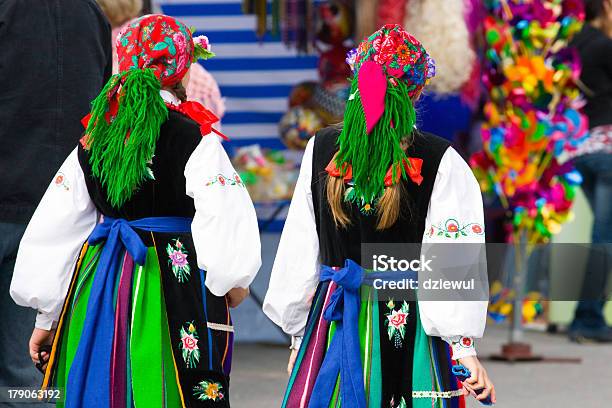Photo libre de droit de Des Costumes Ethniques banque d'images et plus d'images libres de droit de Folk - Folk, Pologne, Danser