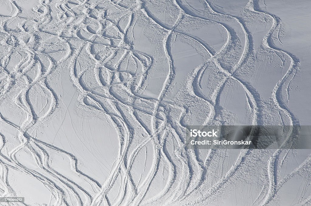 Sci alpino Traccia degli sci - Foto stock royalty-free di Attività ricreativa