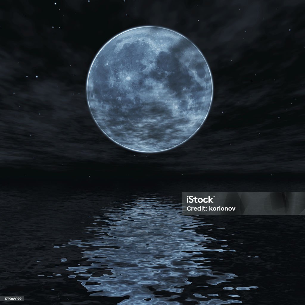 Big blue moon riflette in superficie dell'acqua - Foto stock royalty-free di Acqua