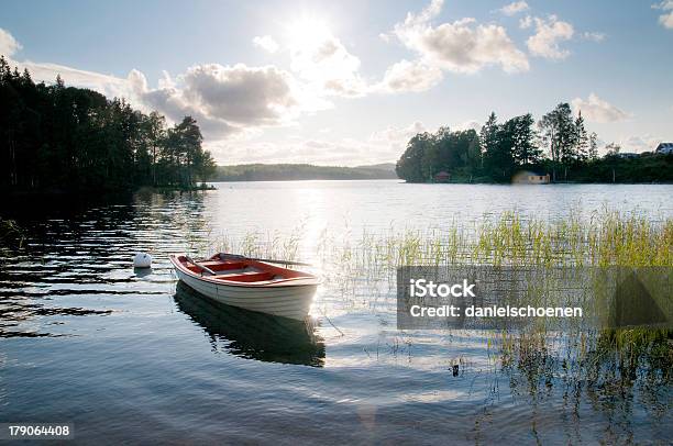 El Lago Foto de stock y más banco de imágenes de Agua - Agua, Cielo, Destinos turísticos