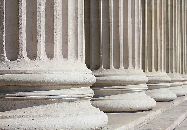 columnas neoclásico en primer plano de concepto de negocios - cornerstone white stone textured fotografías e imágenes de stock