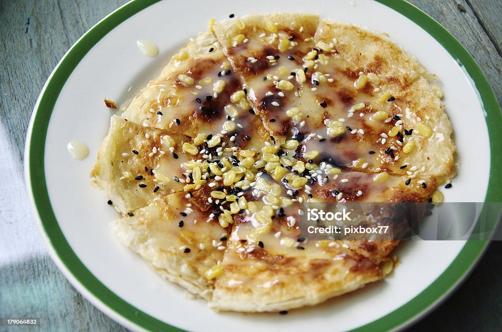 베네수엘라식 평편 식빵, sweetened 연유 및 seasame - 로열티 프리 0명 스톡 사진