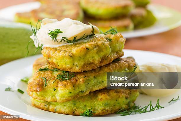 Curgete Panquecas - Fotografias de stock e mais imagens de Almoço - Almoço, Assado, Assado no Forno