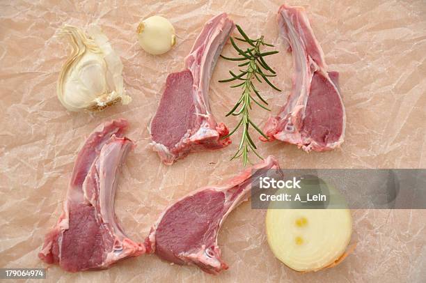生ラム肉 - カツレツのストックフォトや画像を多数ご用意 - カツレツ, コショウ, チョップ肉