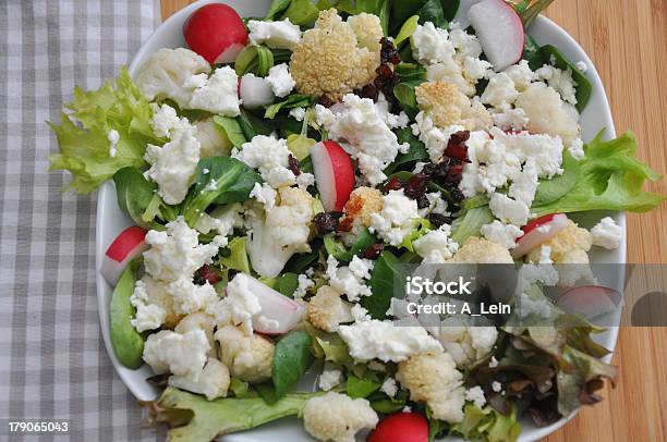 野菜サラダカリフラワーレッドラディッシュ - おやつのストックフォトや画像を多数ご用意 - おやつ, アブラナ科, オーガニック