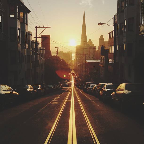 istock Sunrise in The City 179065604