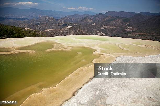 Hot Spring Foto de stock y más banco de imágenes de Agua - Agua, Aire libre, Arqueología