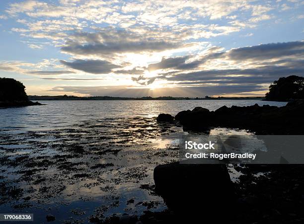 Tramonto Sopra Strangford Lough - Fotografie stock e altre immagini di Acqua - Acqua, Ambientazione tranquilla, Cielo