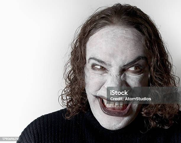 Karcie Joker - zdjęcia stockowe i więcej obrazów Dziwaczny - Dziwaczny, Mim, Biały