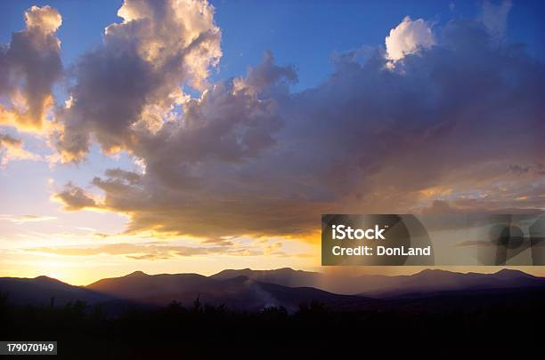 Zachód Słońca Gdy Pada Na Mt Mansfield Stowe Vermont - zdjęcia stockowe i więcej obrazów Ameryka Północna
