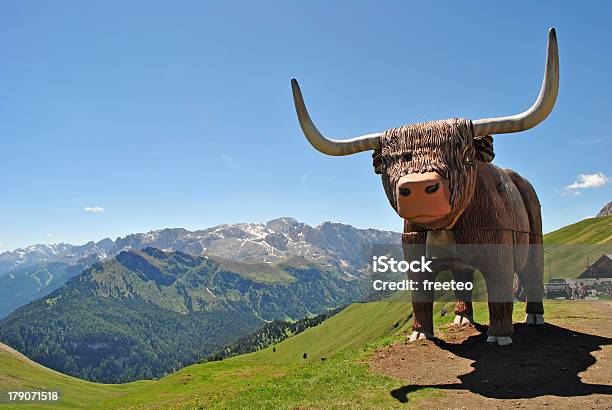 Bisonte Das Florestas - Fotografias de stock e mais imagens de Alpes Europeus - Alpes Europeus, Alto Adige, Ao Ar Livre