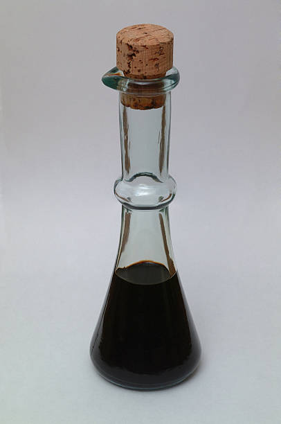 Vinagre botella con corcho - foto de stock