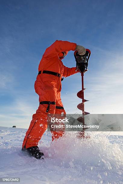 Pesca No Gelo - Fotografias de stock e mais imagens de Adulto - Adulto, Atividade, Atividade Recreativa