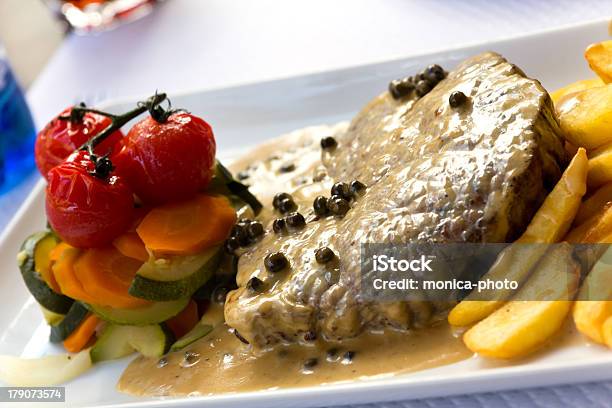 Filetsteak Mit Pommes Frites Und Pfeffercremesauce Stockfoto und mehr Bilder von Steak