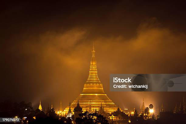 Shwedagon Pagode In Der Nacht Stockfoto und mehr Bilder von Architektur - Architektur, Asien, Blau