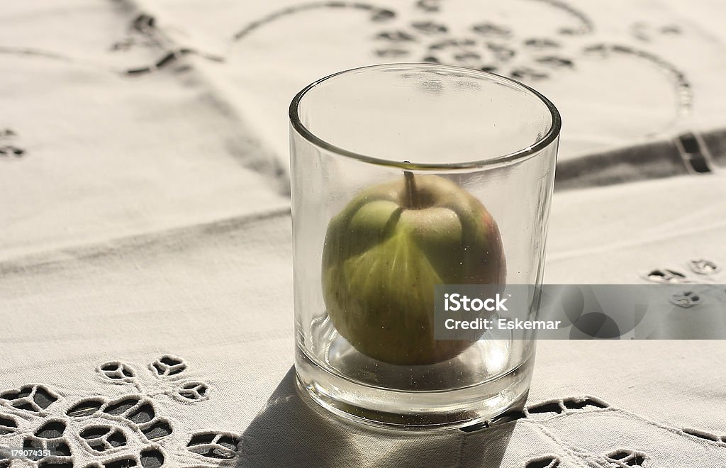 Яблоко в бокал - Стоковые фото Без людей роялти-фри