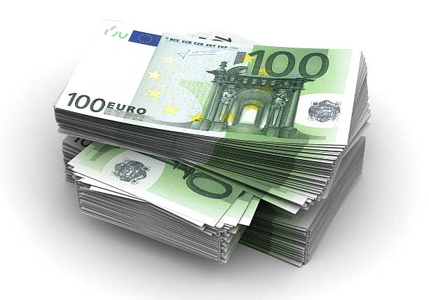 pila de euro - one hundred euro banknote fotografías e imágenes de stock