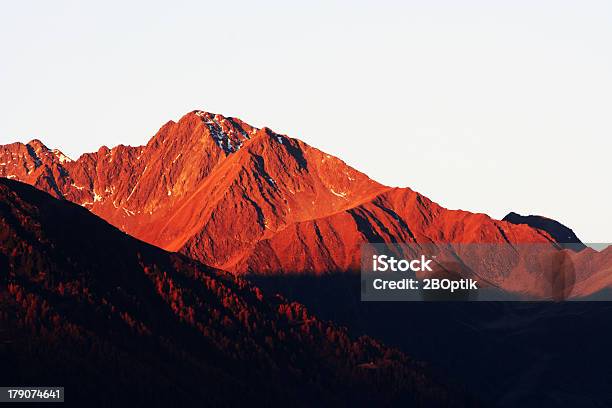 Alpenglühen - Fotografias de stock e mais imagens de Ao Ar Livre - Ao Ar Livre, Apodrecer, Arrebol