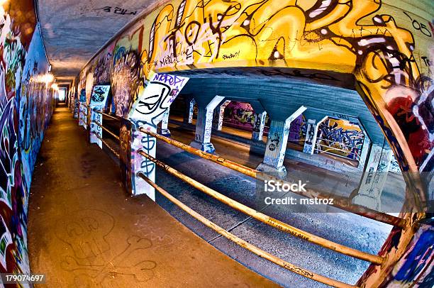 Graffiti No Subsolo - Arte vetorial de stock e mais imagens de Atlanta - Atlanta, Pessoas, Imagem pintada