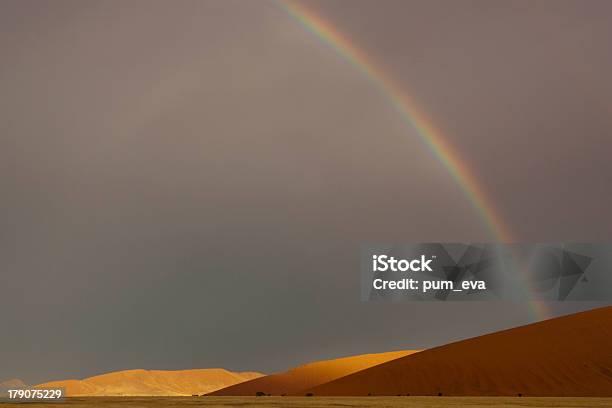 Sossusvlei Rainbow - zdjęcia stockowe i więcej obrazów Bez ludzi - Bez ludzi, Burza z piorunami, Chmura