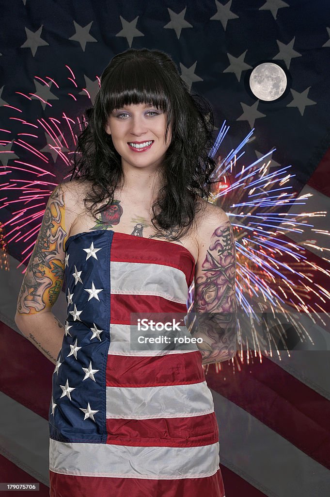 Mujer en fuegos artificiales en una bandera - Foto de stock de Veterano de Guerra libre de derechos