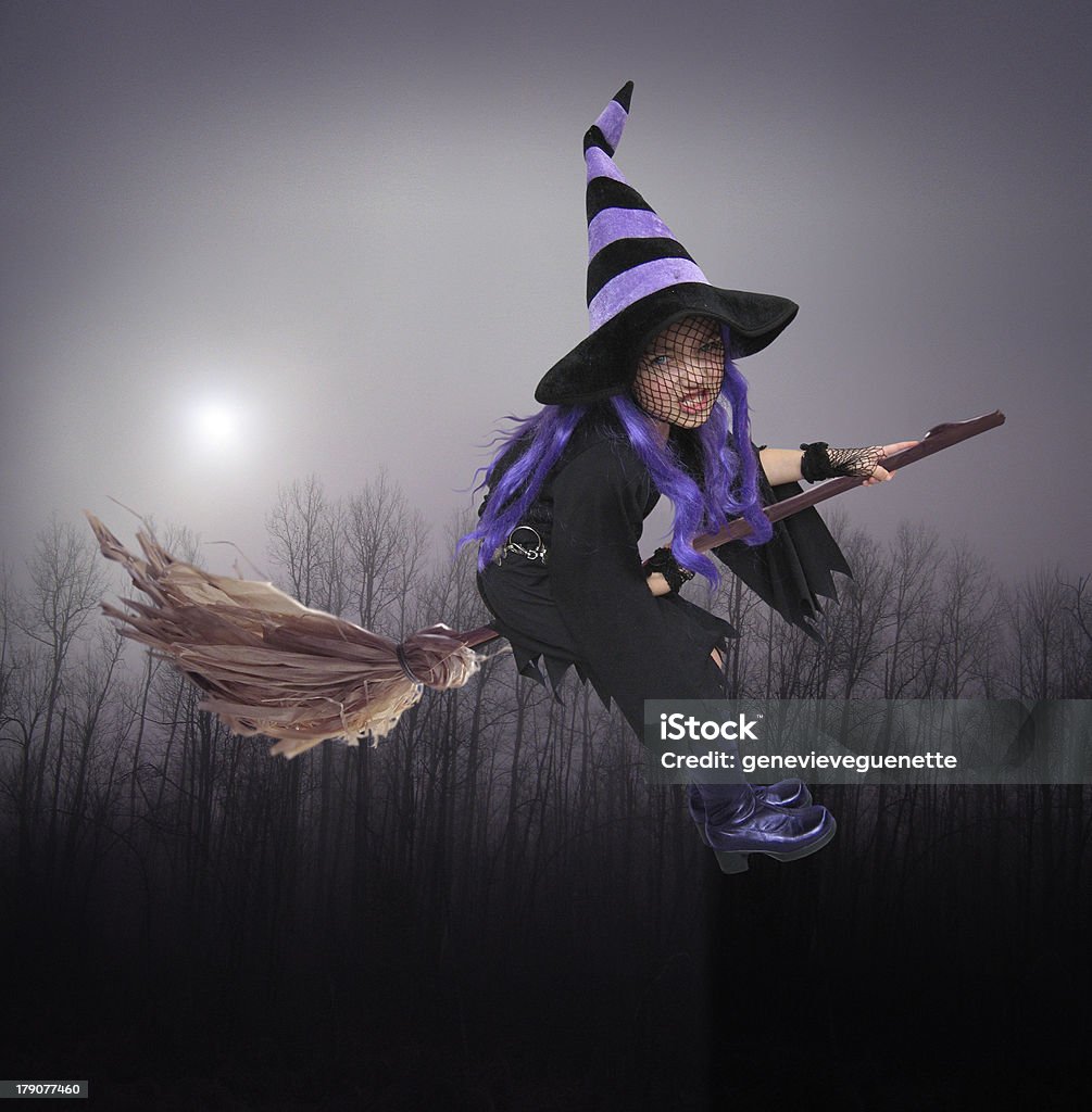 Pouco bruxa - Foto de stock de Montar royalty-free