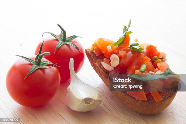 Foto de Bruschetta e mais fotos de stock de Alho - Alho, Alimentação Saudável, Antepasto