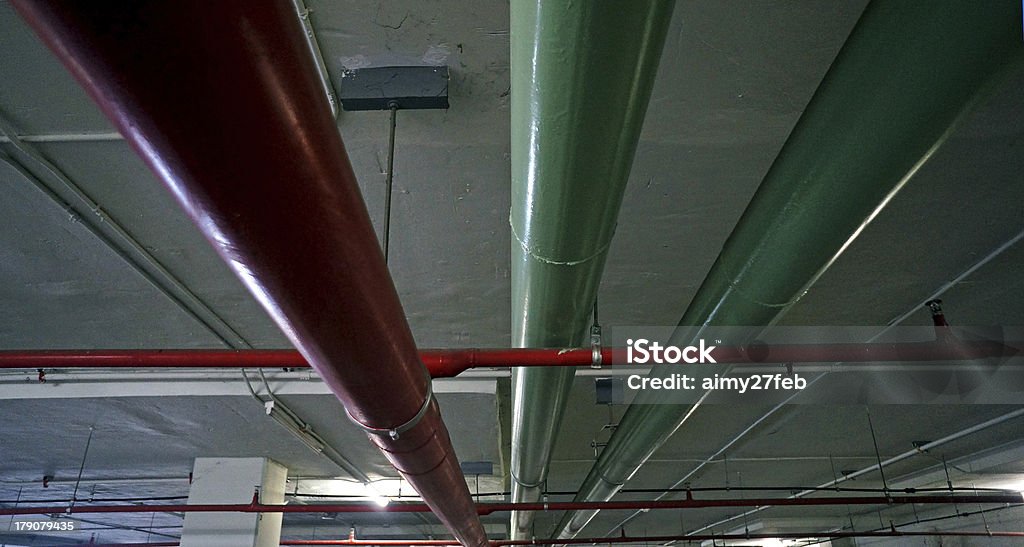 Красочные трубопровода в здание - Стоковые фото В помещени�и роялти-фри