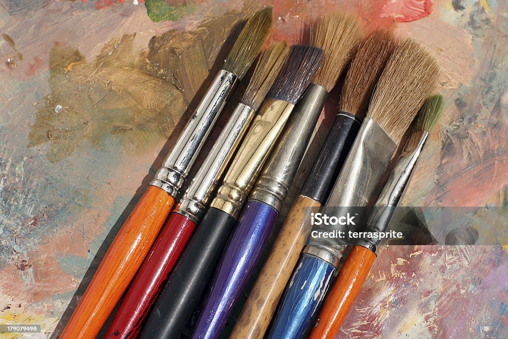 studioArt палитры и краски кисти - Стоковые фото Абстрактный роялти-фри