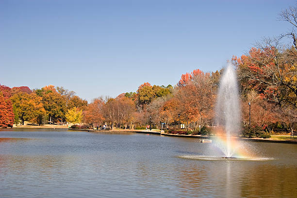 istock Freedom Park Lake Fountain 179079542