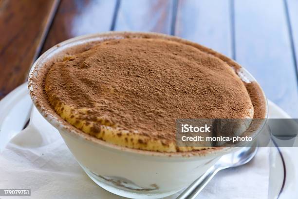 Tiramisú Bolo - Fotografias de stock e mais imagens de Alimentação Não-saudável - Alimentação Não-saudável, Bolacha, Bolo - Sobremesa