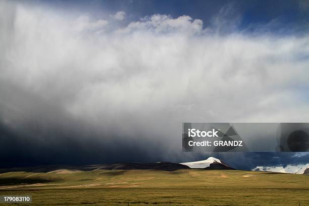 Imponenti Cumulo Temporale Nuvole - Fotografie stock e altre immagini di Astratto - Astratto, Blu, Cattivo presagio
