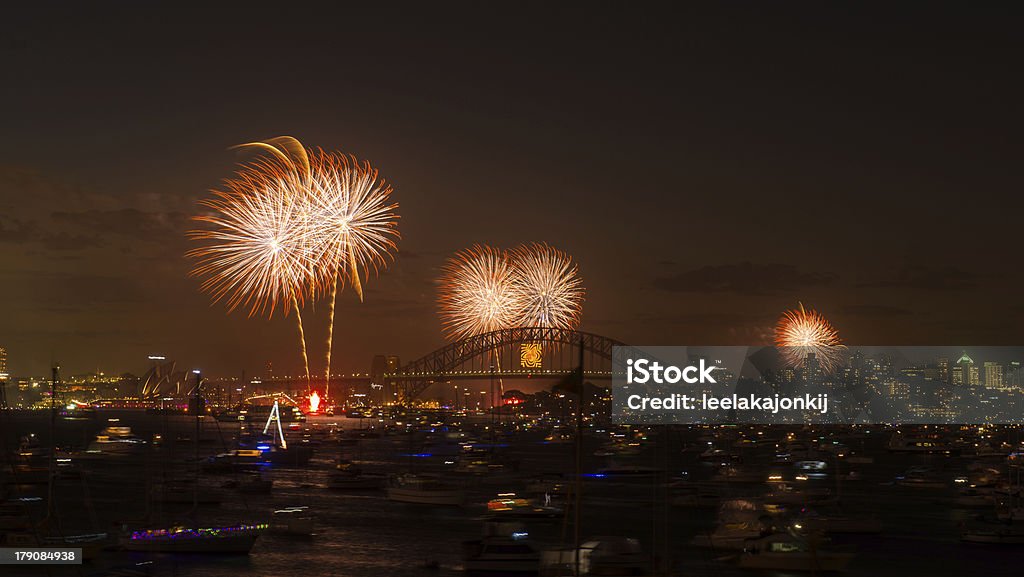 花火が 2013 年シドニーニューイヤーイヴ - お祝いのロイヤリティフリーストックフォト
