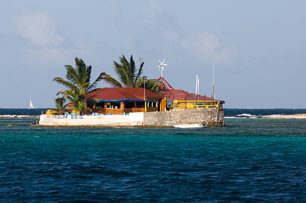 Vista da Ilha de feliz, Granadinas, das Caraíbas Orientais. - fotografia de stock