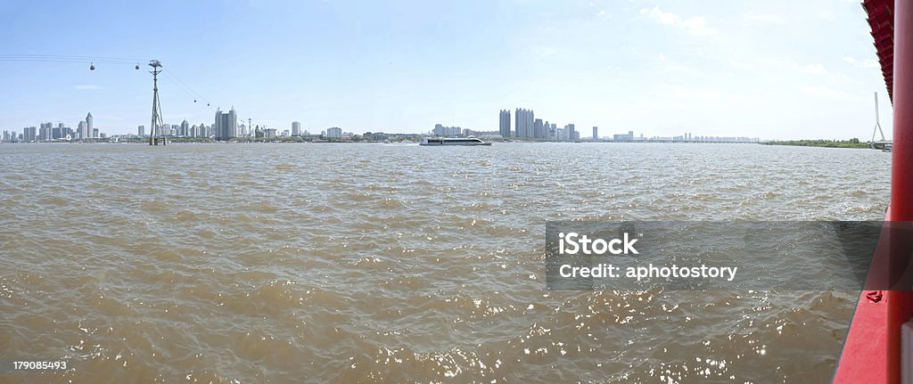 哈爾浜 Songhua 川と街並み - アジア大陸のロイヤリティフリーストックフォト