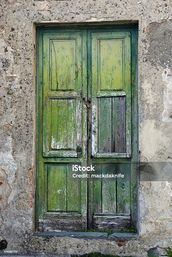 Velha porta Verde - Foto de stock de Abandonado royalty-free