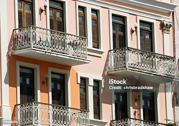 Balcones Foto de stock y más banco de imágenes de Arquitectura exterior - Arquitectura exterior, Color coral, Rosa - Color