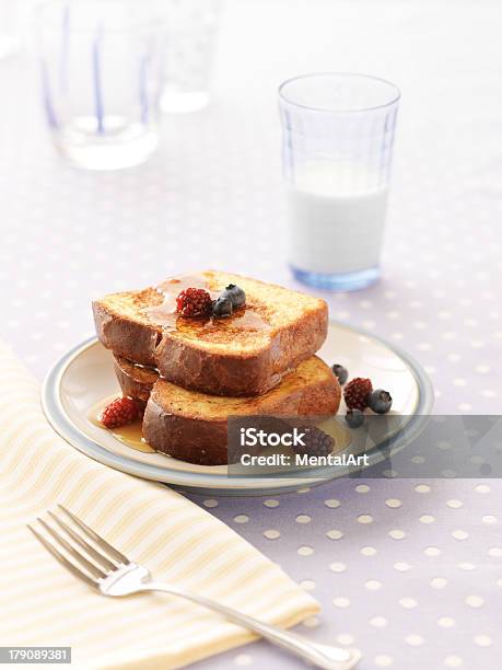 Toast Alla Francese - Fotografie stock e altre immagini di Toast alla francese - Toast alla francese, Bicchiere, Latte