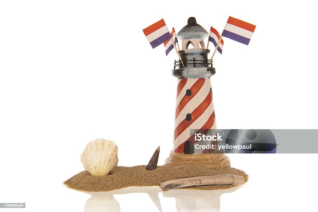 Faro di bandiera olandese conchiglie di mare con sabbia - Foto stock royalty-free di Decorare