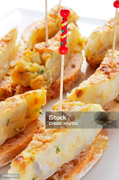 Pincho Di Tortilla Spagnola - Fotografie stock e altre immagini di Alimentazione sana - Alimentazione sana, Buffet, Cibo