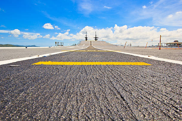 istock The aircraft carrier 179095017