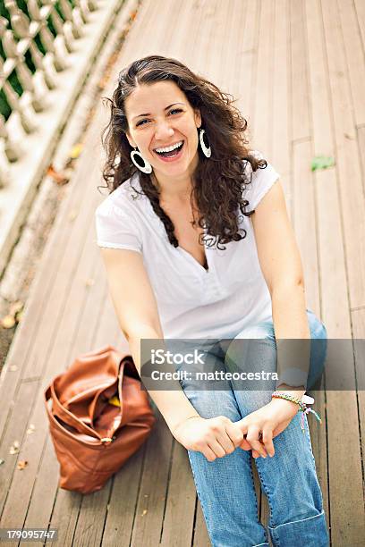 Frau Lachen Stockfoto und mehr Bilder von Amerikanische Kontinente und Regionen - Amerikanische Kontinente und Regionen, Anmut, Begehren