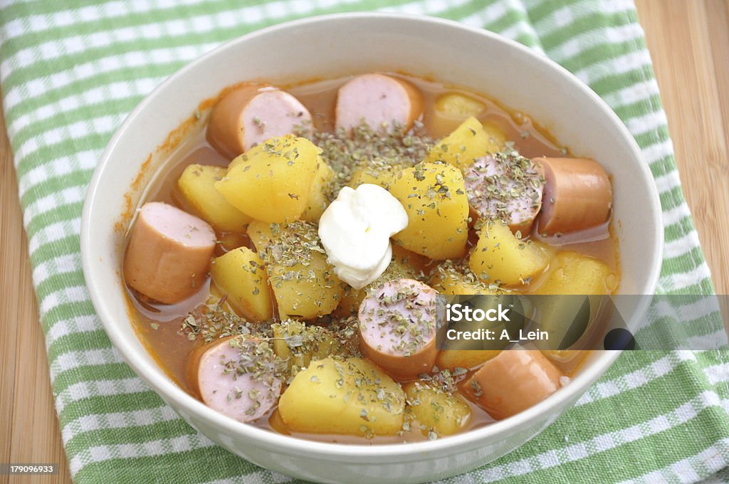 Soupe de pommes de terre et des saucisses - Photo de Aliment libre de droits