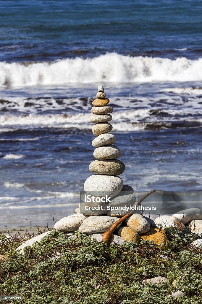 Piedras apiladas de Pebble Beach Monterey - Foto de stock de Aire libre libre de derechos