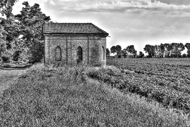 istock country church 179102392