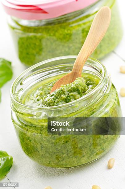 Pesto E Cucchiaio - Fotografie stock e altre immagini di Aglio - Alliacee - Aglio - Alliacee, Alimentazione sana, Barattolo di vetro