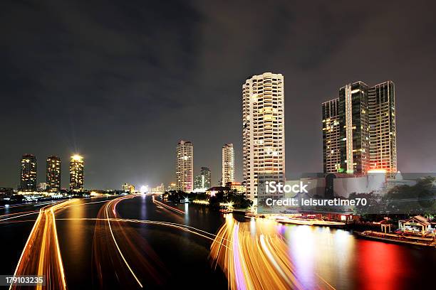 Boot Licht Wege Auf Den Chao Phraya Stockfoto und mehr Bilder von Abenddämmerung - Abenddämmerung, Asien, Außenaufnahme von Gebäuden