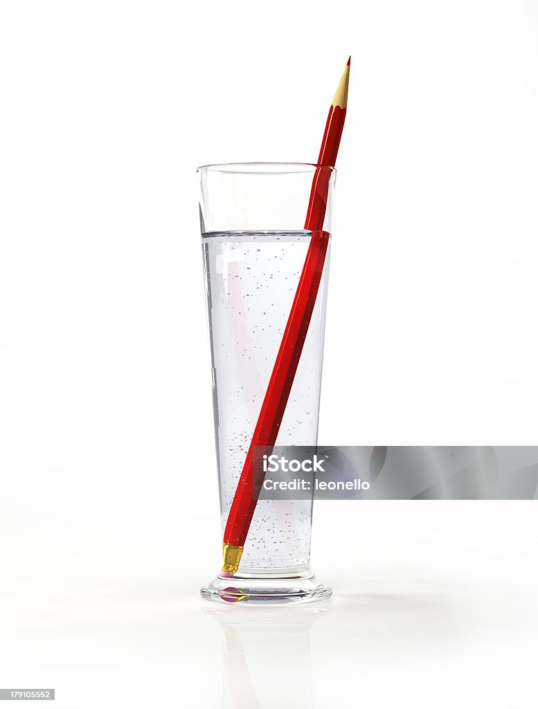 Hohe Glas Wasser mit einem roten Bleistift innen. - Lizenzfrei Bleistift Stock-Foto