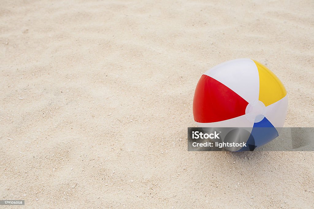 beach ball im sand - Lizenzfrei Aktivitäten und Sport Stock-Foto