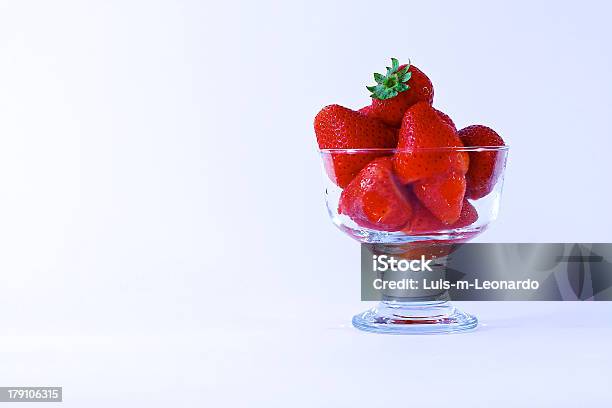 Fragole - Fotografie stock e altre immagini di Alimentazione sana - Alimentazione sana, Ambientazione interna, Basso - Posizione descrittiva